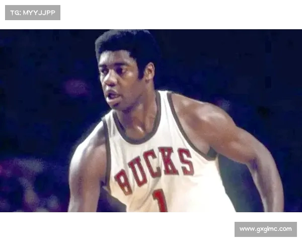 NBA经典球衣回顾与传奇故事解析 展现赛场背后的历史与情感 NBA经典球衣回顾与传奇故事解析 展现赛场背后的历史与情感
